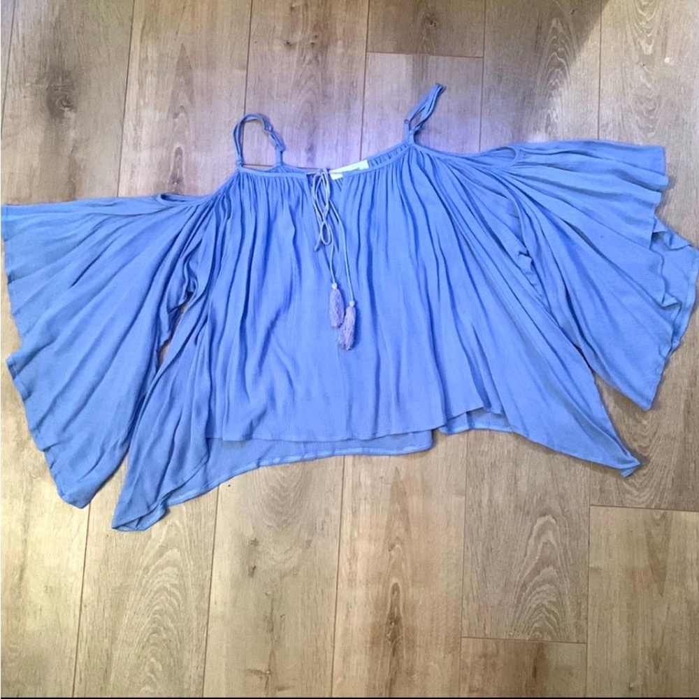 SANS SOUCI COLD SHOULDER CUTOUT TOP
